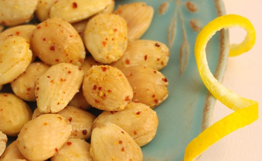 Roasted almonds with lemon and Espelette chili - Grand Noyer (Le)